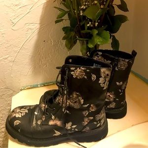Dr. Martin style flower boots. Only worn once for a wedding!